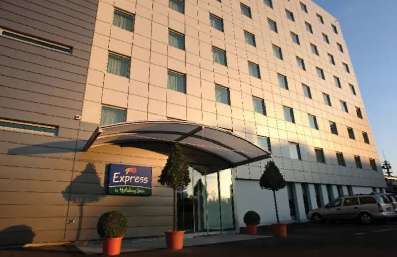 Holiday Inn Express Geneva Airport, An Ihg Hotel 3*,