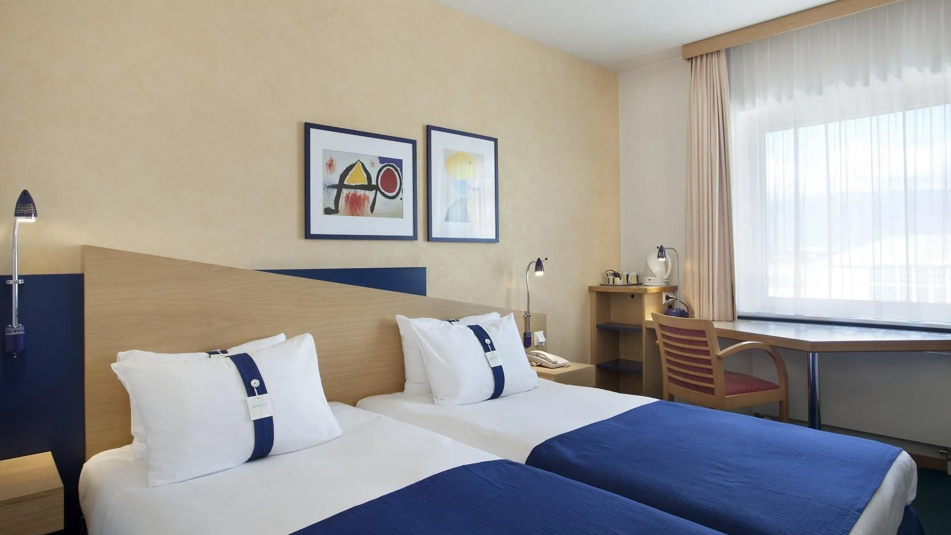 ***  Holiday Inn Express Geneva Airport, An Ihg Hotel Zwitserland