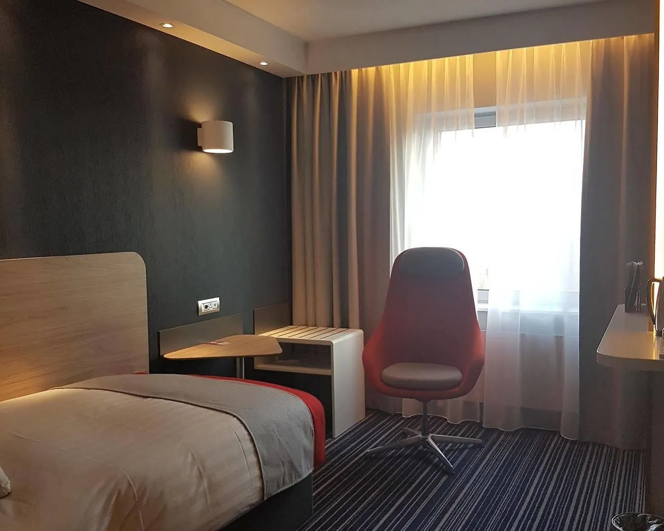 Holiday Inn Express Geneva Airport, An Ihg Hotel